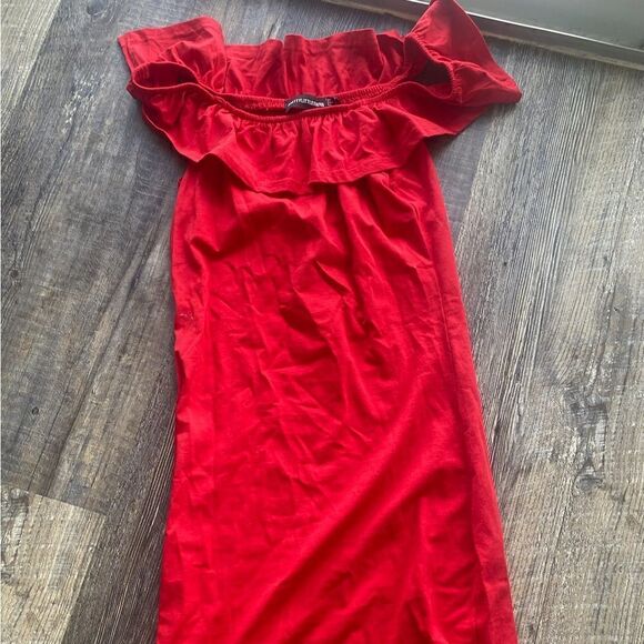 [plt] pretty little thing stretchy off shoulder ruffle mini - Picture 1 of 4